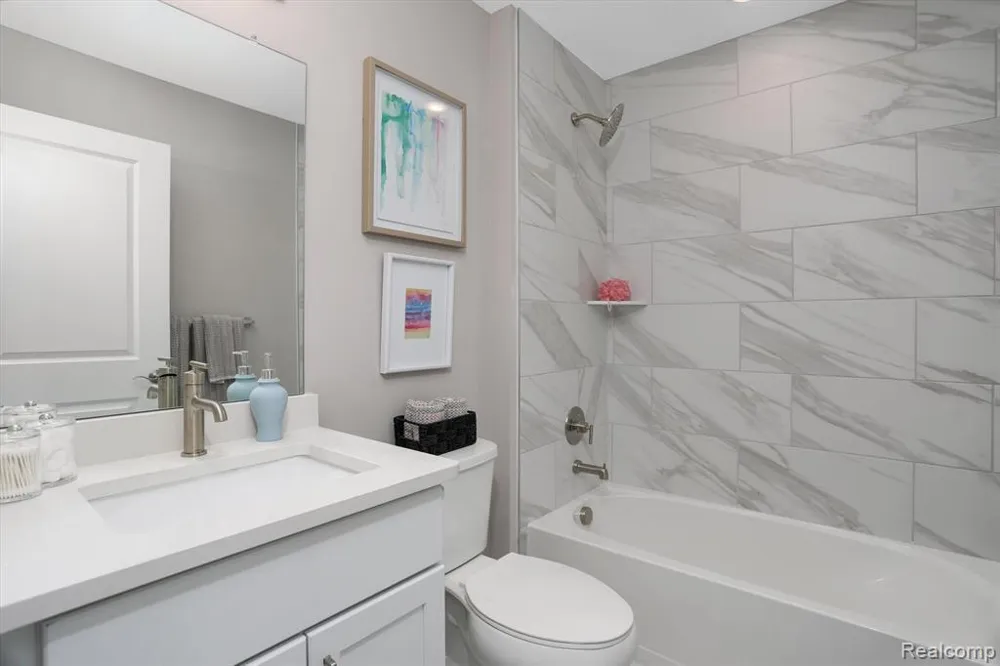 4861 Lismore Lane Troy City, MI 48085