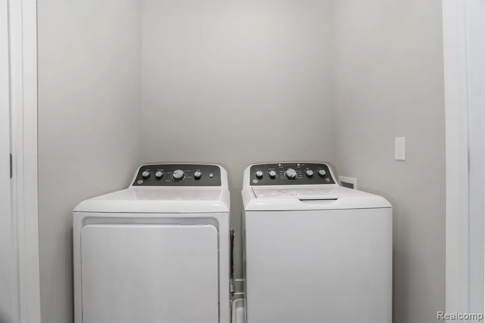 4861 Lismore Lane Troy City, MI 48085
