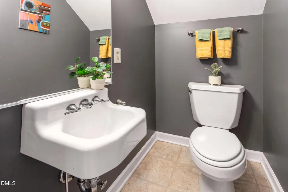 609 Central Avenue Burlington, NC 27215
