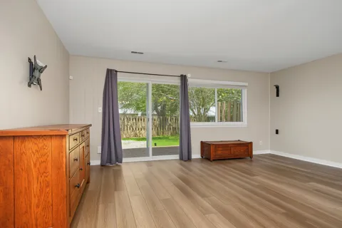 220 Elizabeth Street #D9