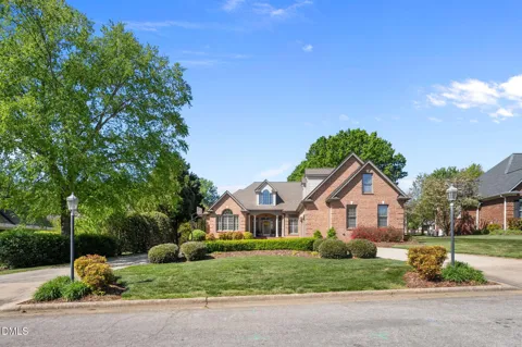 902 Mill Pointe Way