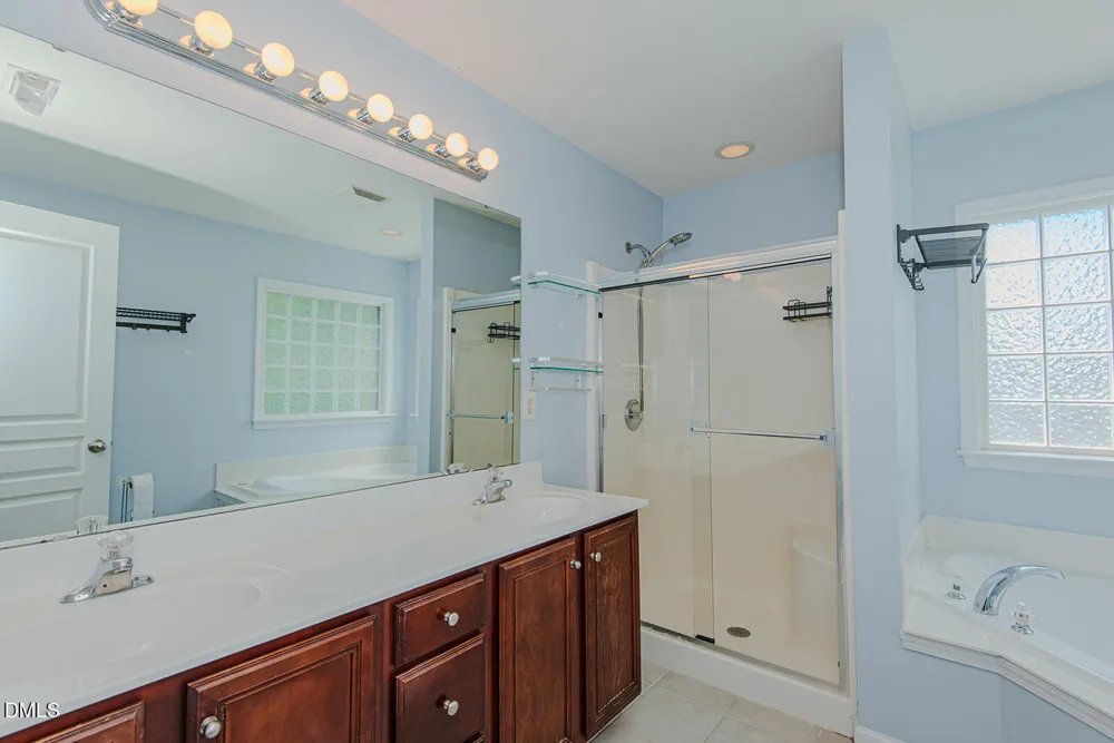 319 Large Oak Lane Mebane, NC 27302