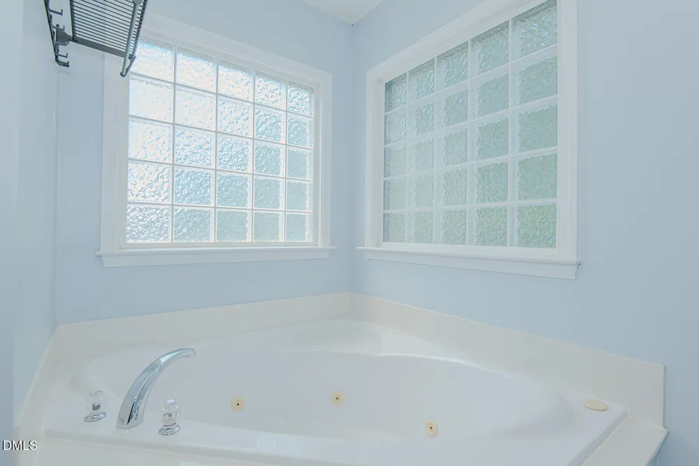 319 Large Oak Lane Mebane, NC 27302