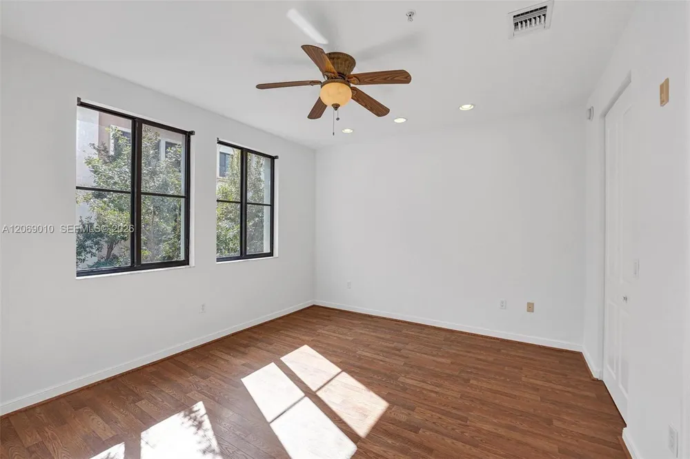2925 NW 126th Ave #1-320 Sunrise, FL 33323
