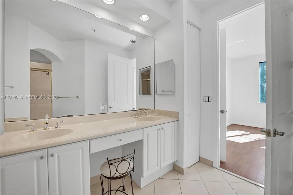 2925 NW 126th Ave #1-320 Sunrise, FL 33323