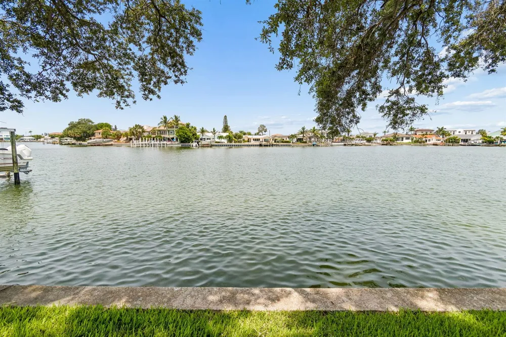 527 Harbor Drive 
