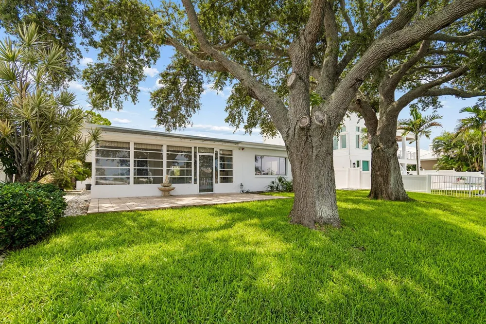 527 Harbor Drive 