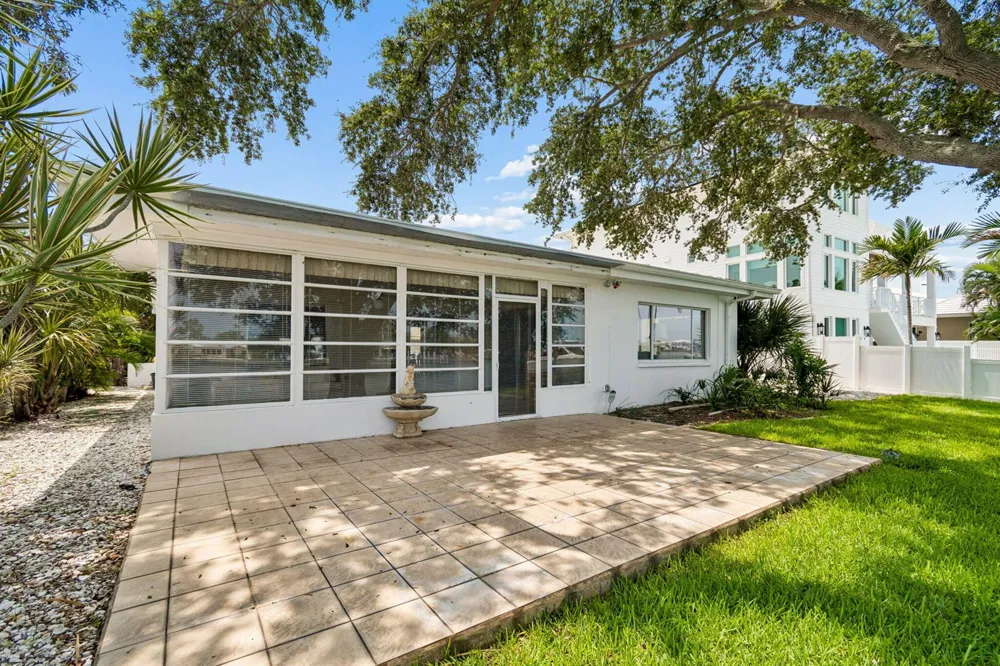 527 Harbor Drive 