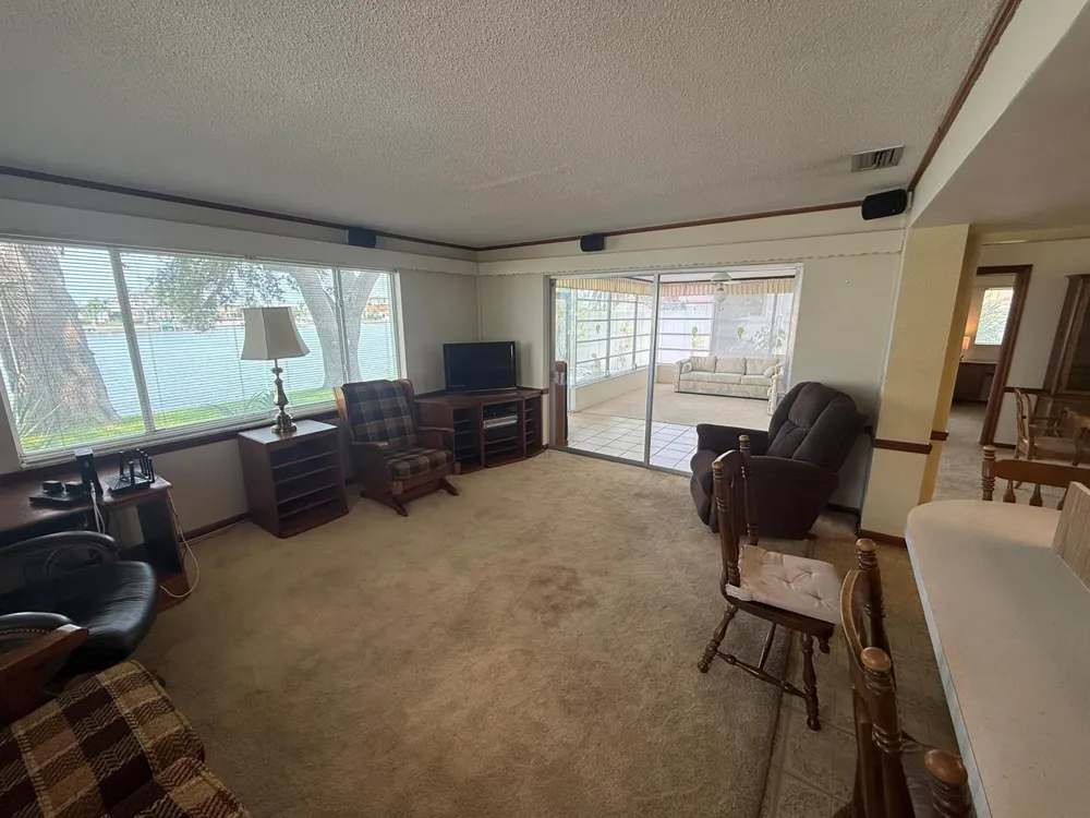 527 Harbor Drive 