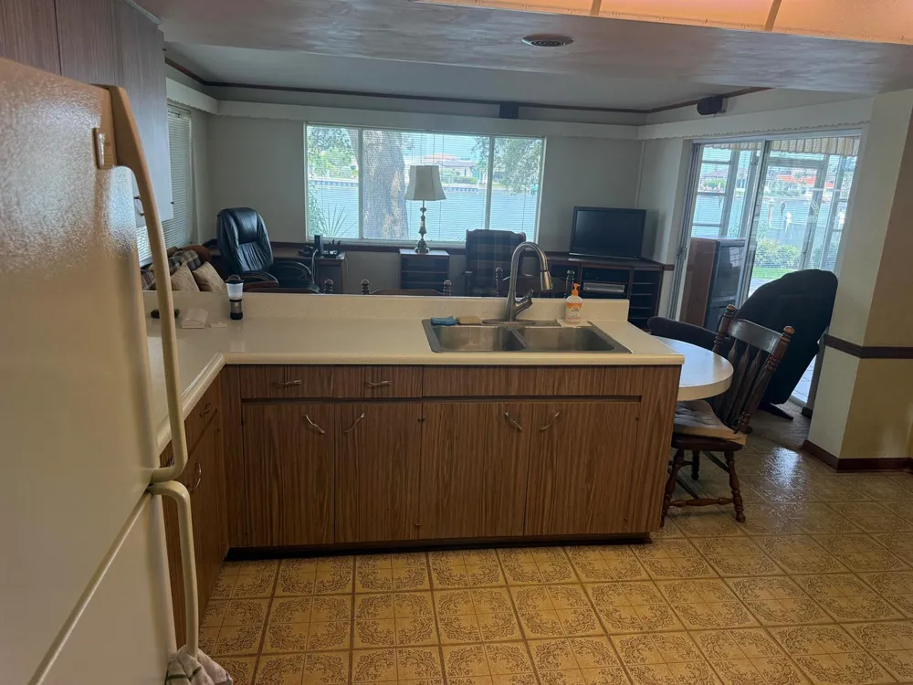 527 Harbor Drive 