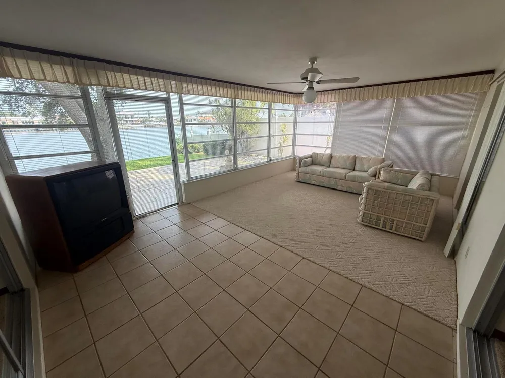 527 Harbor Drive 