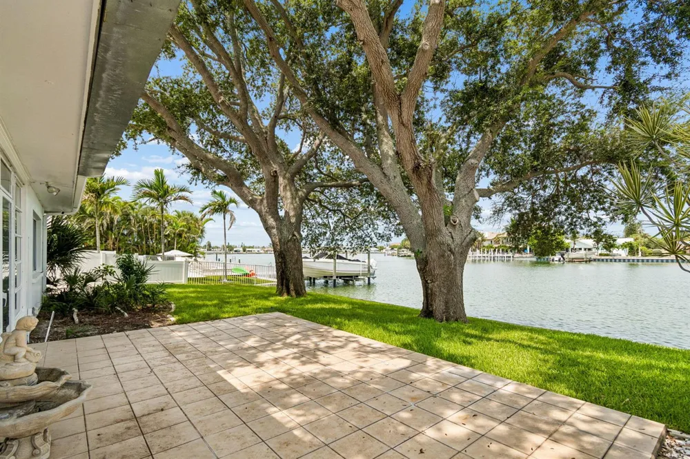 527 Harbor Drive 