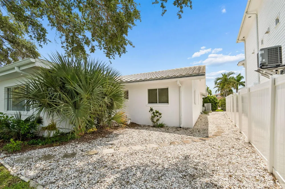 527 Harbor Drive 