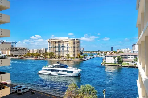 1817 S Ocean Dr #823