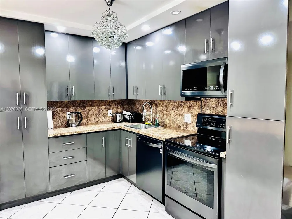 1817 S Ocean Dr #823 Hallandale Beach, FL 33009
