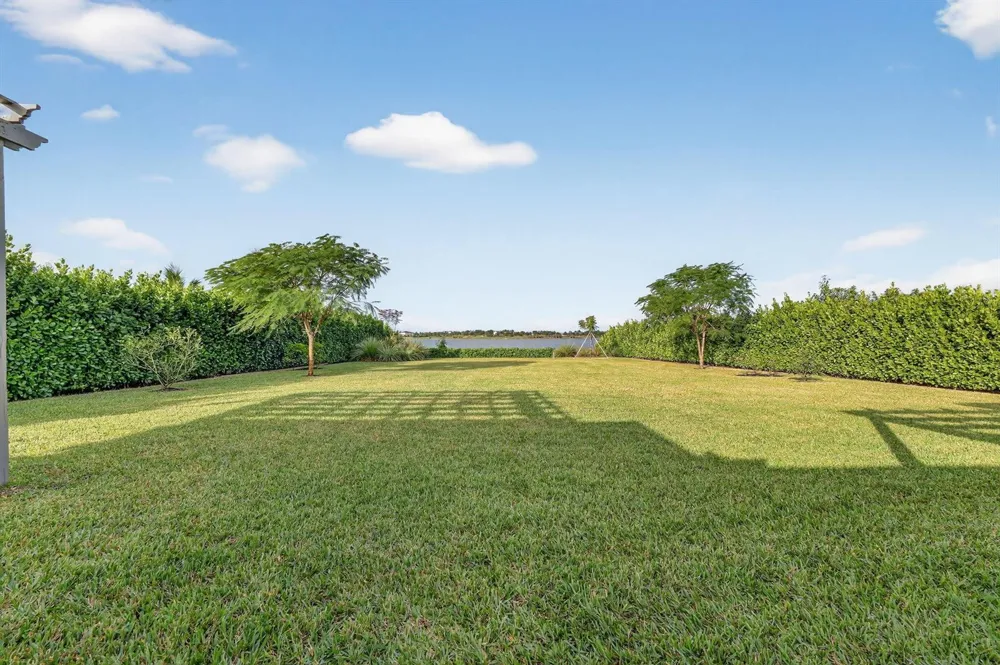 799 Hookline Circle Loxahatchee, FL 33470