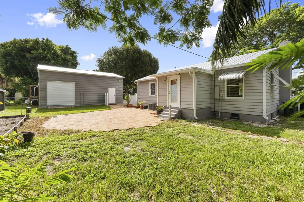 1126 Pine Avenue Fort Pierce, FL 34982