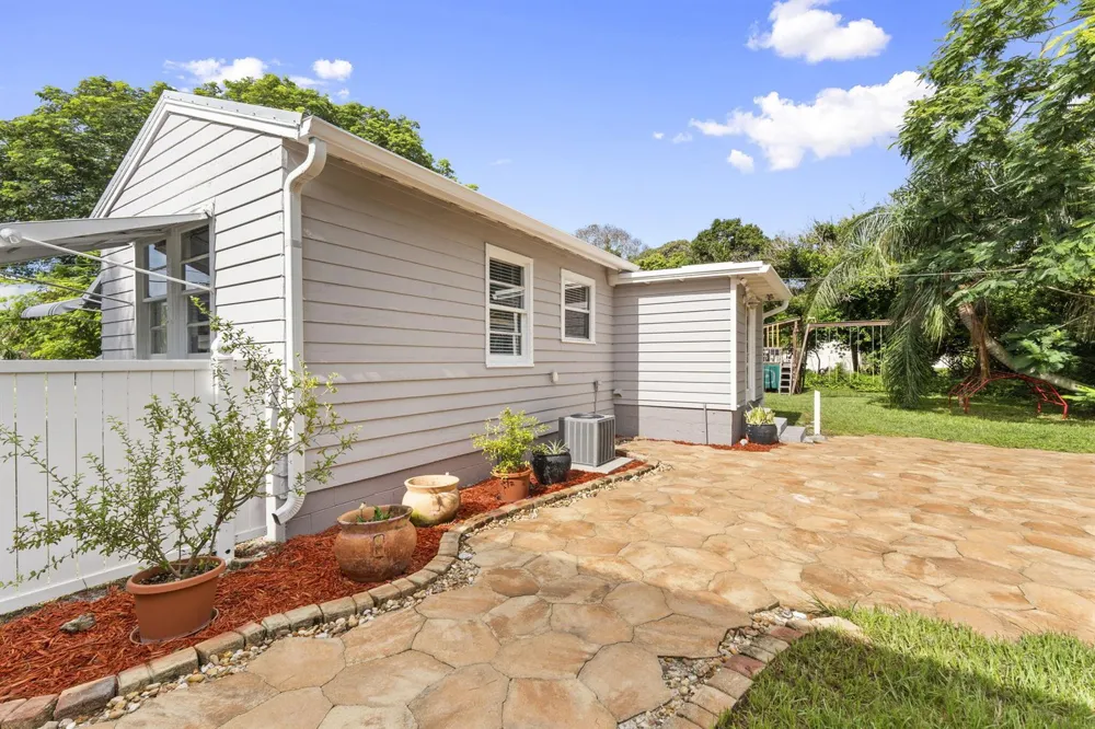 1126 Pine Avenue Fort Pierce, FL 34982