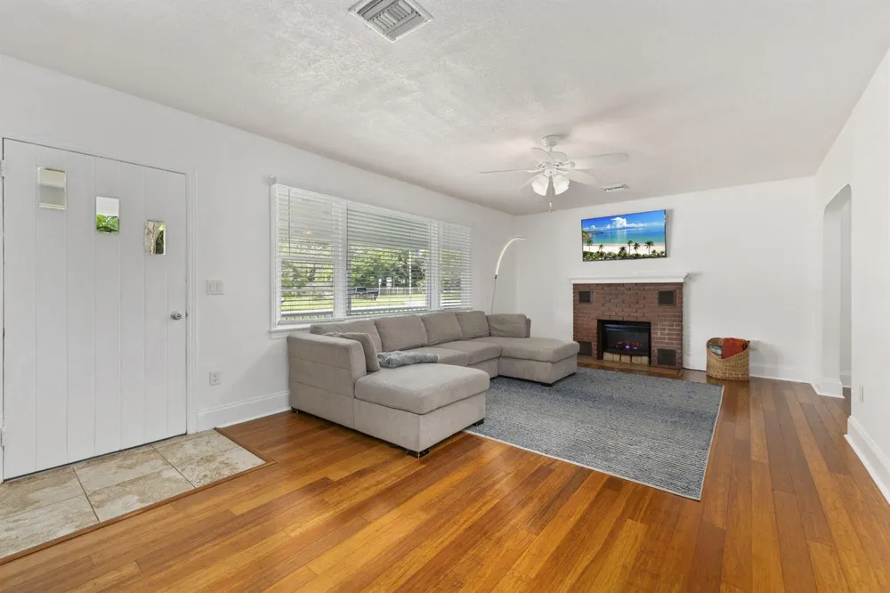 1126 Pine Avenue Fort Pierce, FL 34982