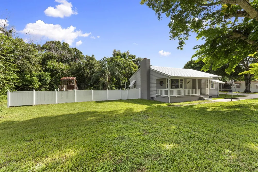 1126 Pine Avenue Fort Pierce, FL 34982