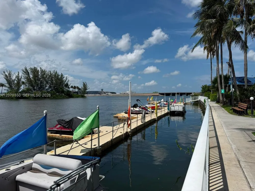 5085 NW 7th St #406 Miami, FL 33126