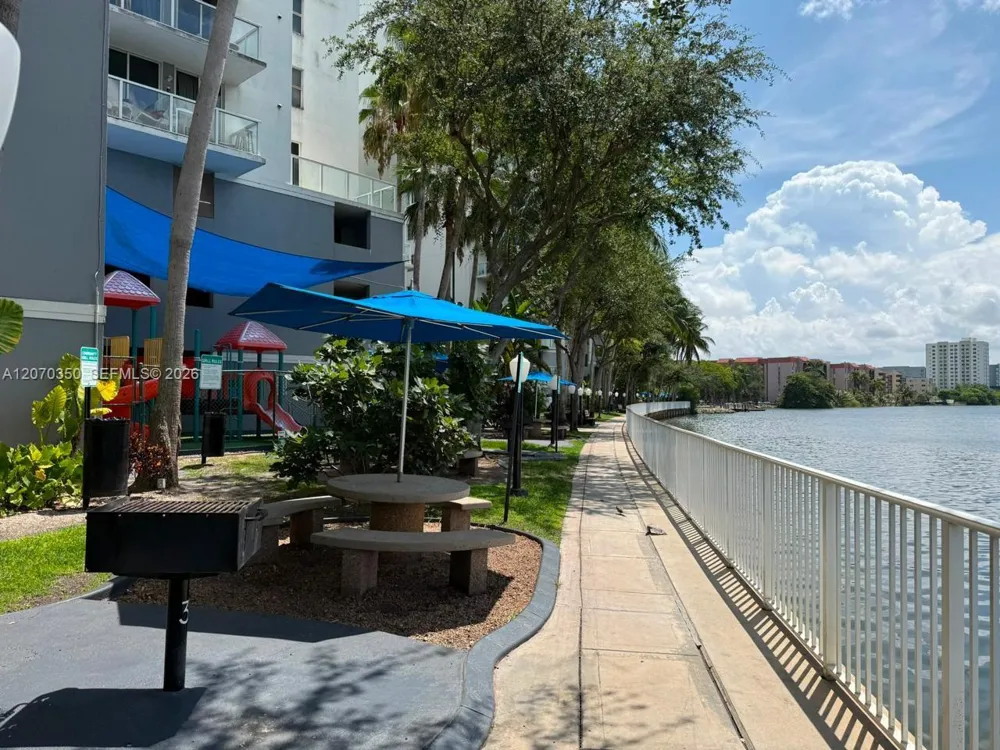 5085 NW 7th St #406 Miami, FL 33126