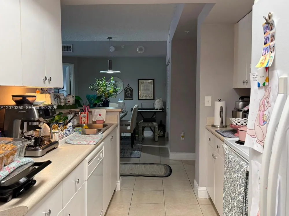 5085 NW 7th St #406 Miami, FL 33126