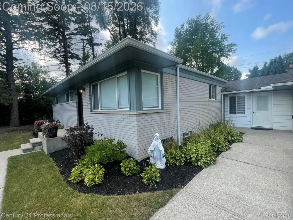 6676 Northview Drive Independence Charter Township, MI 48346