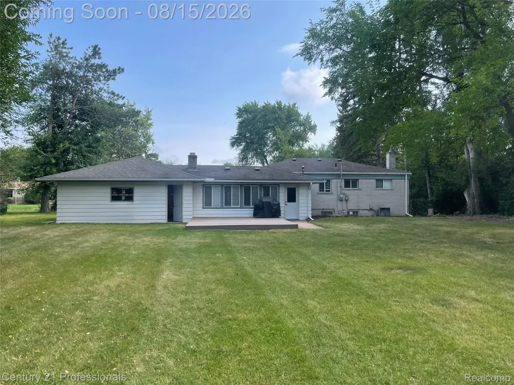 6676 Northview Drive Independence Charter Township, MI 48346