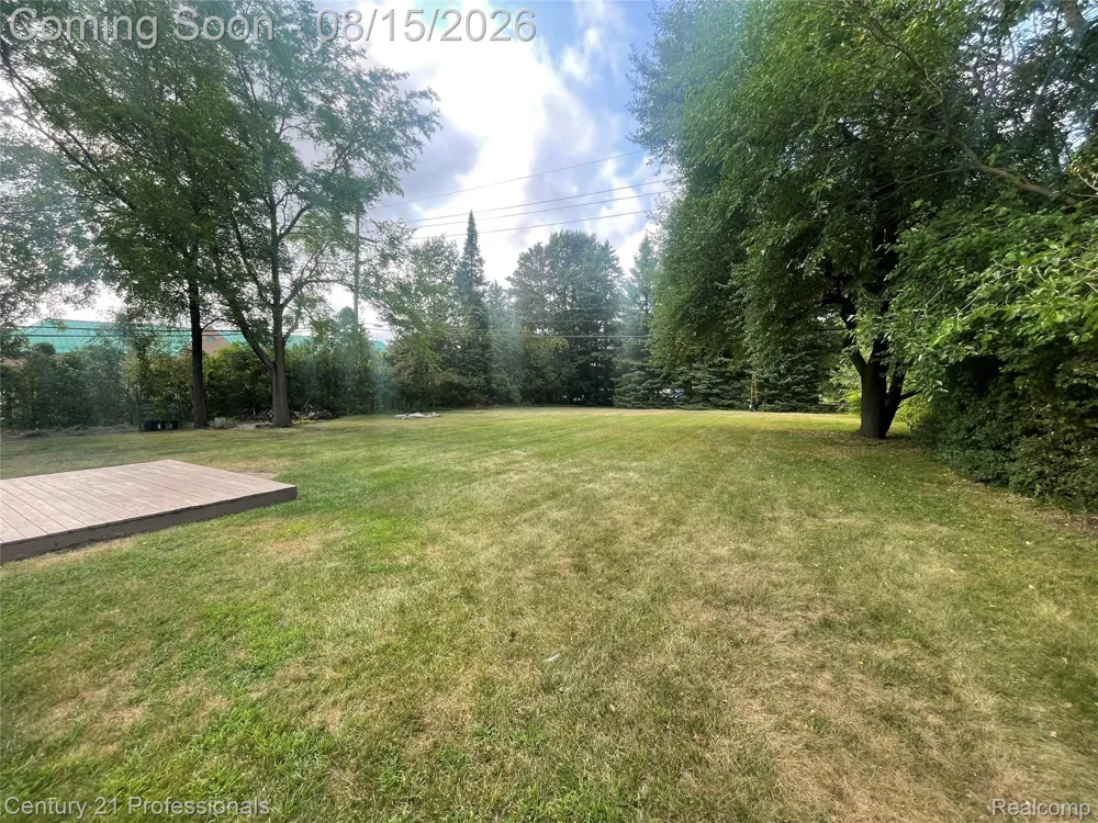 6676 Northview Drive Independence Charter Township, MI 48346