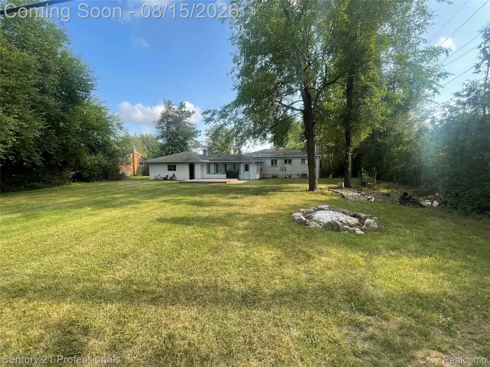 6676 Northview Drive Independence Charter Township, MI 48346