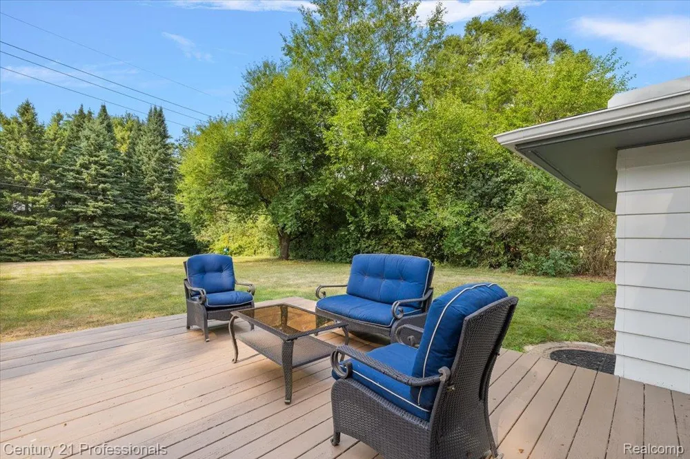 6676 Northview Drive Independence Charter Township, MI 48346