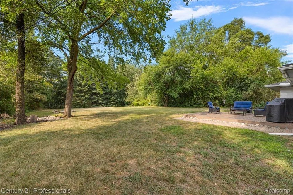 6676 Northview Drive Independence Charter Township, MI 48346