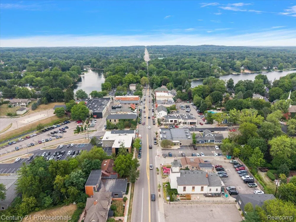 6676 Northview Drive Independence Charter Township, MI 48346