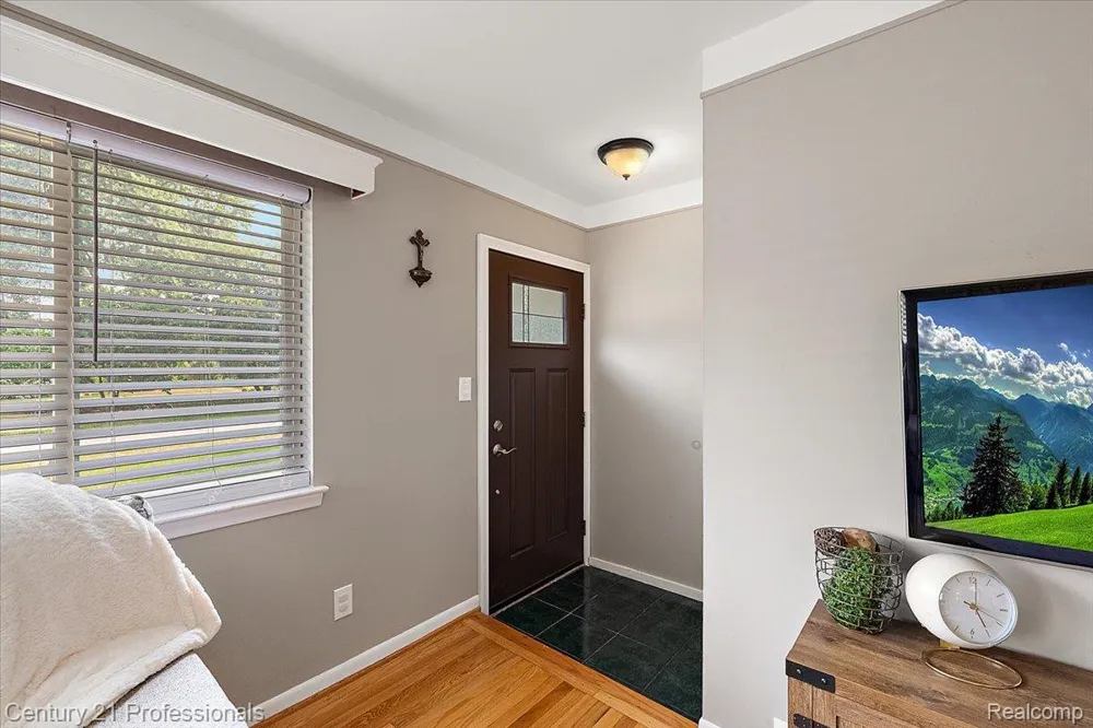 6676 Northview Drive Independence Charter Township, MI 48346
