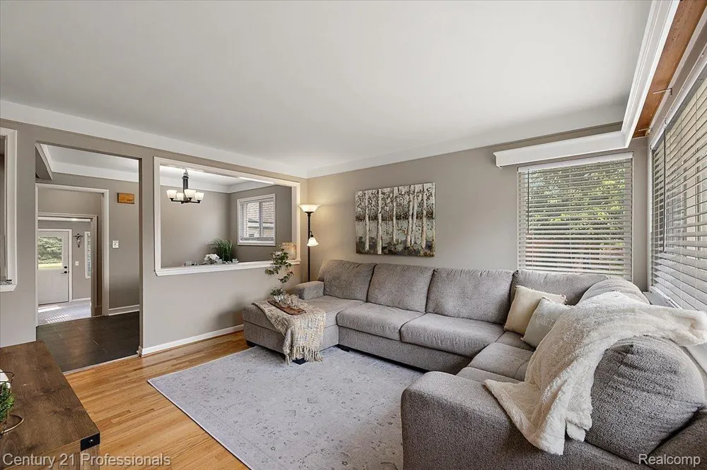 6676 Northview Drive Independence Charter Township, MI 48346