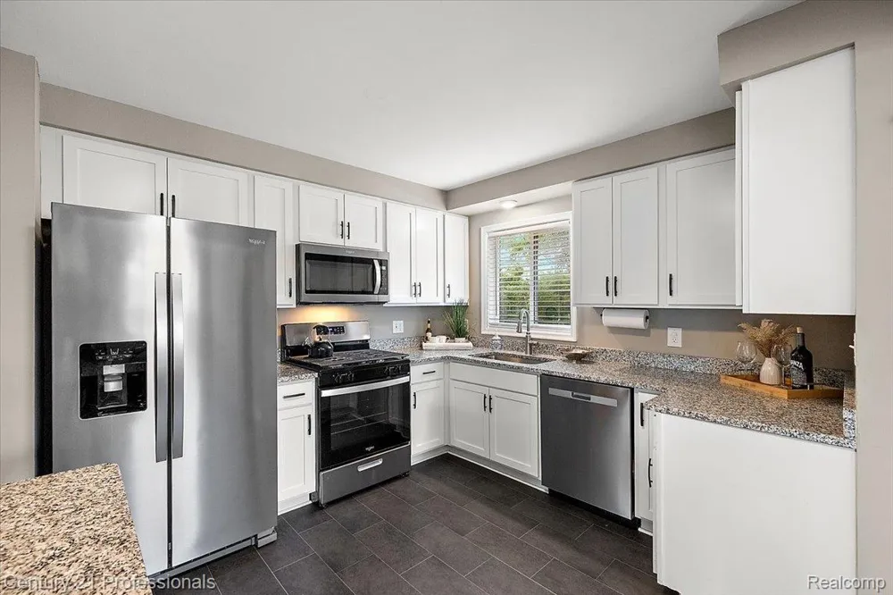 6676 Northview Drive Independence Charter Township, MI 48346