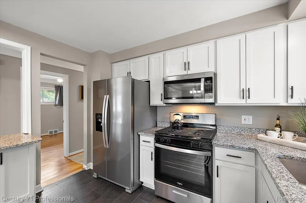 6676 Northview Drive Independence Charter Township, MI 48346
