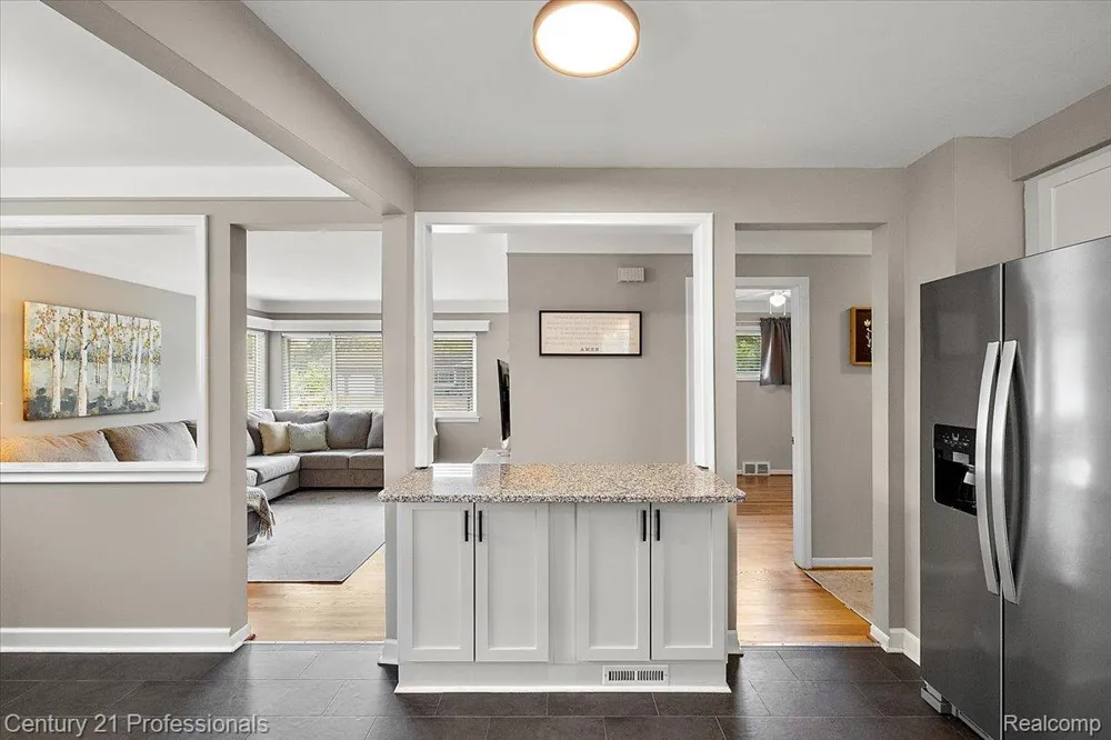 6676 Northview Drive Independence Charter Township, MI 48346