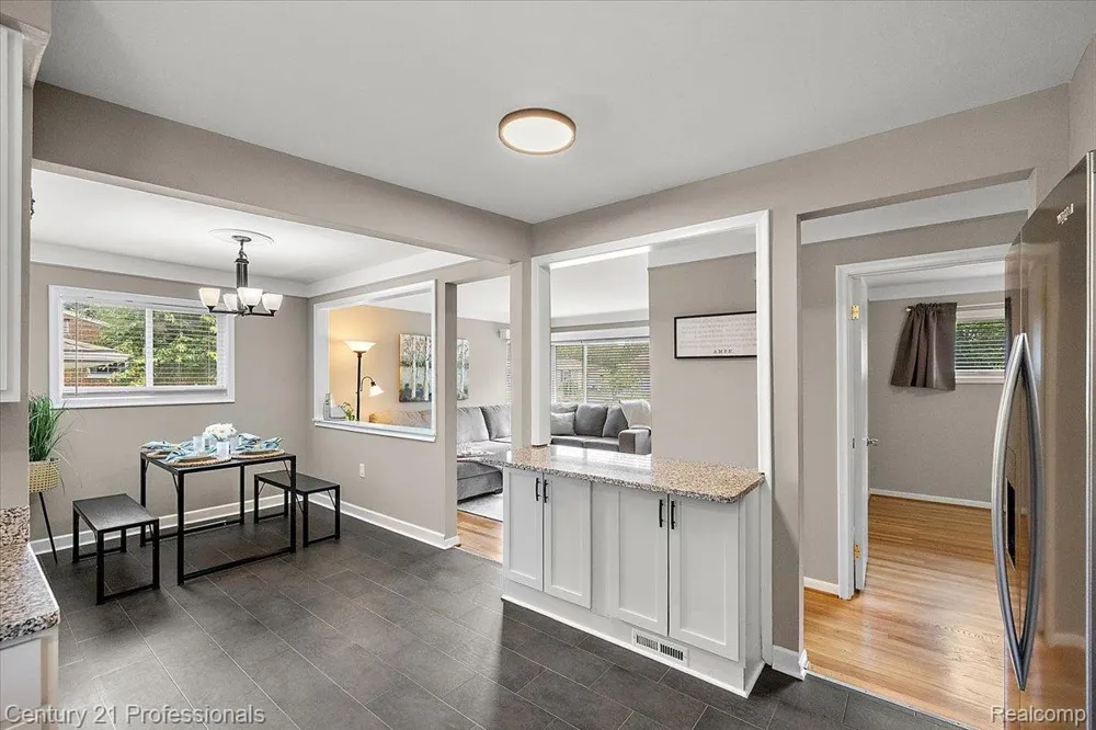 6676 Northview Drive Independence Charter Township, MI 48346