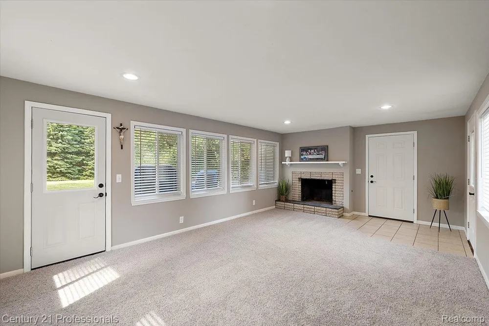 6676 Northview Drive Independence Charter Township, MI 48346