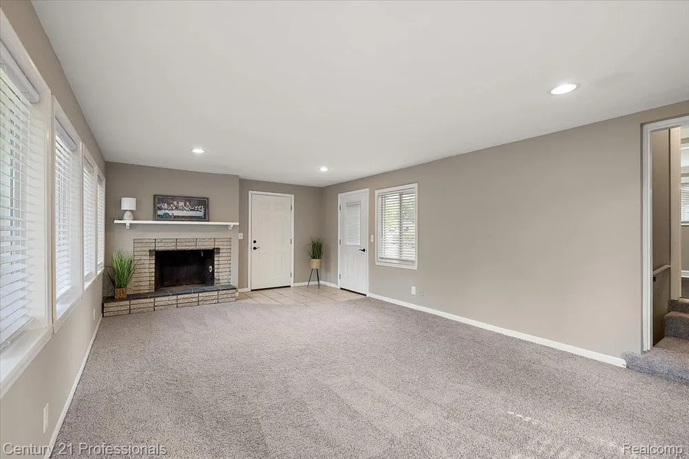 6676 Northview Drive Independence Charter Township, MI 48346
