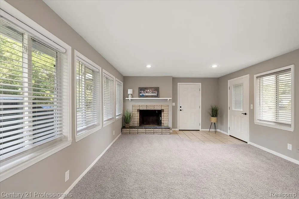 6676 Northview Drive Independence Charter Township, MI 48346