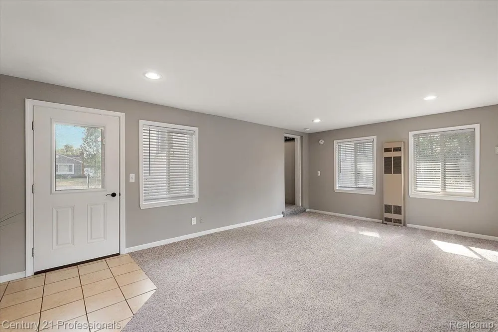 6676 Northview Drive Independence Charter Township, MI 48346