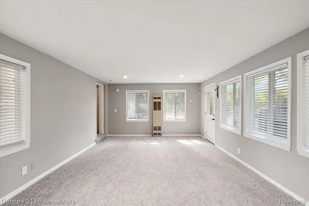 6676 Northview Drive Independence Charter Township, MI 48346