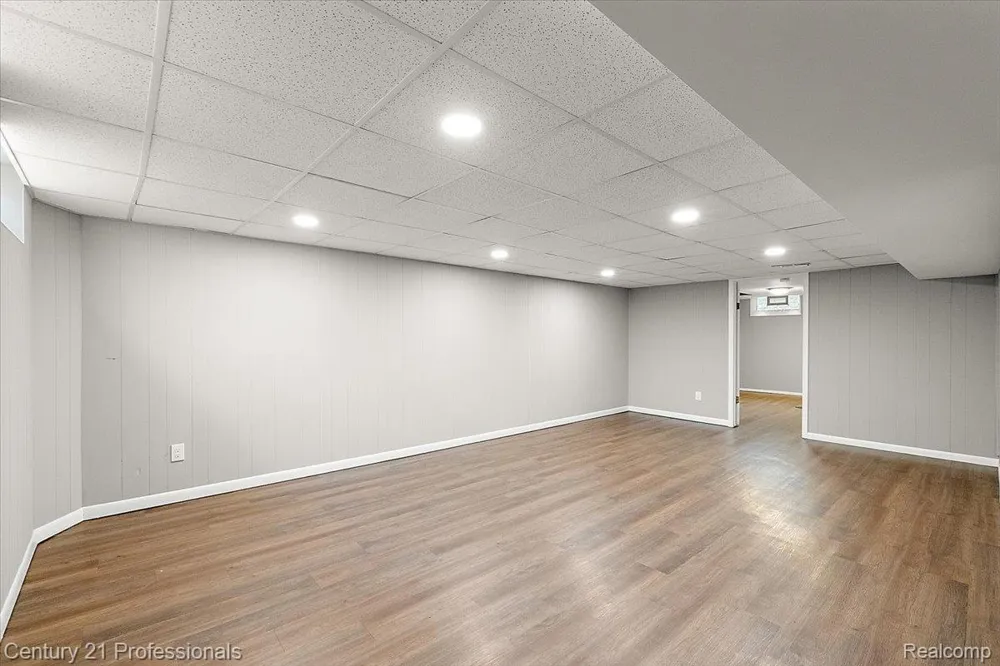 6676 Northview Drive Independence Charter Township, MI 48346