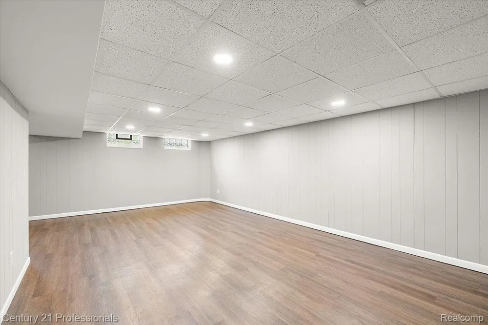 6676 Northview Drive Independence Charter Township, MI 48346