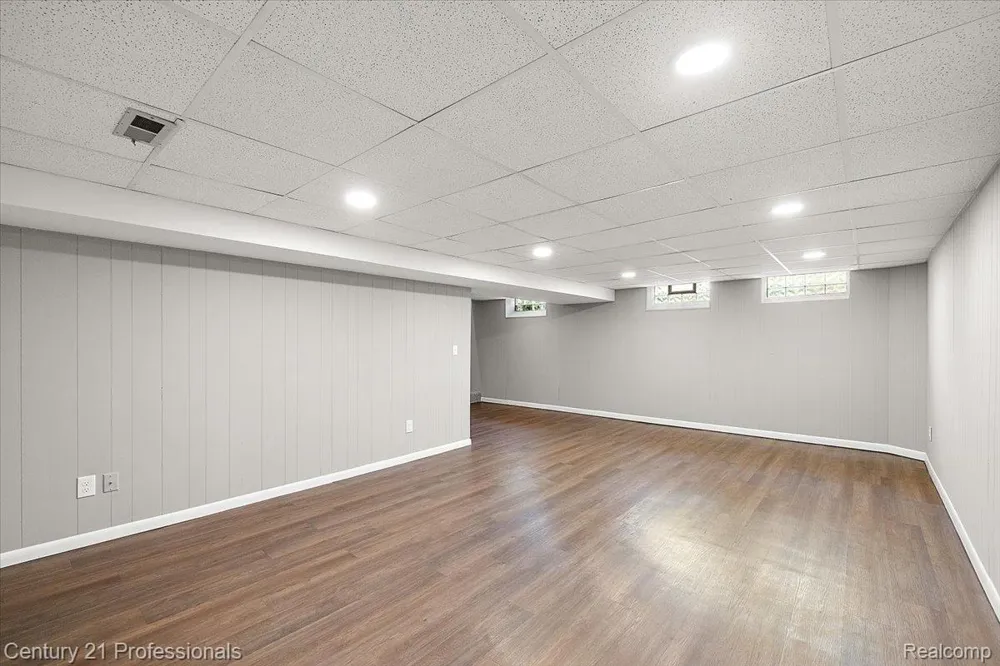 6676 Northview Drive Independence Charter Township, MI 48346