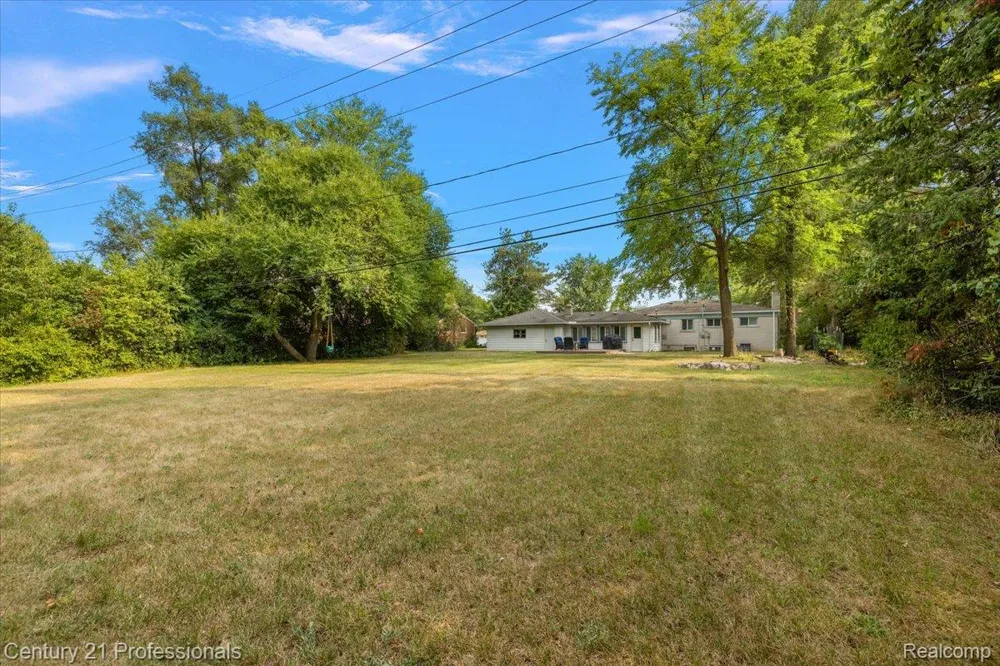 6676 Northview Drive Independence Charter Township, MI 48346