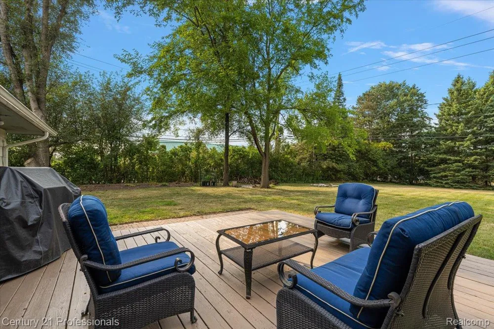 6676 Northview Drive Independence Charter Township, MI 48346